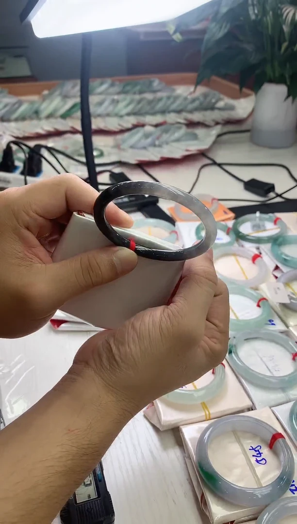 未镶嵌手镯翡翠冰乌鸡圆条 58 59 5