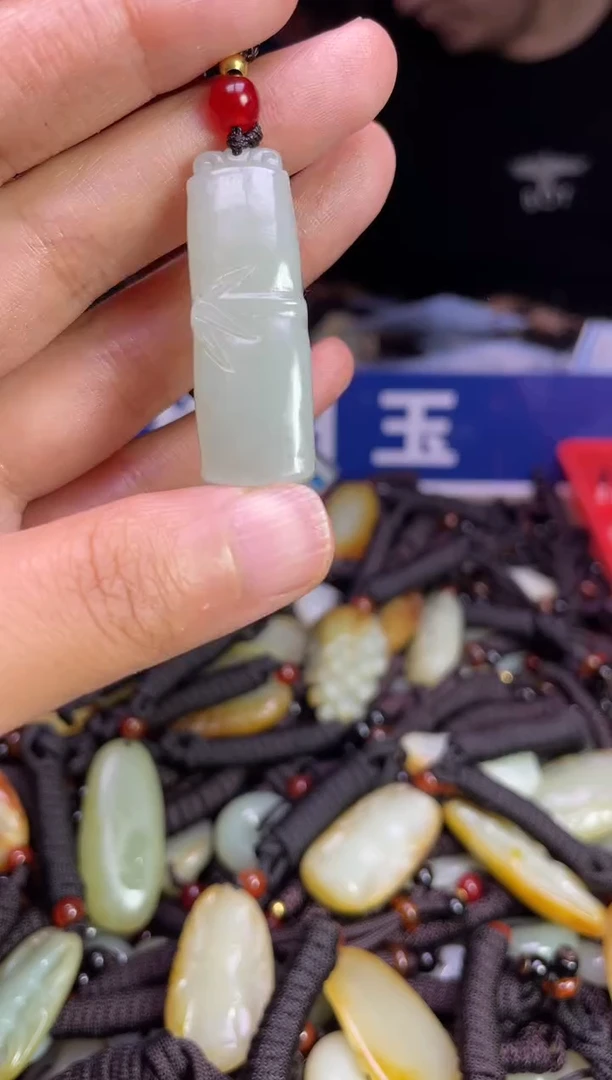 未镶嵌和田玉挂件1