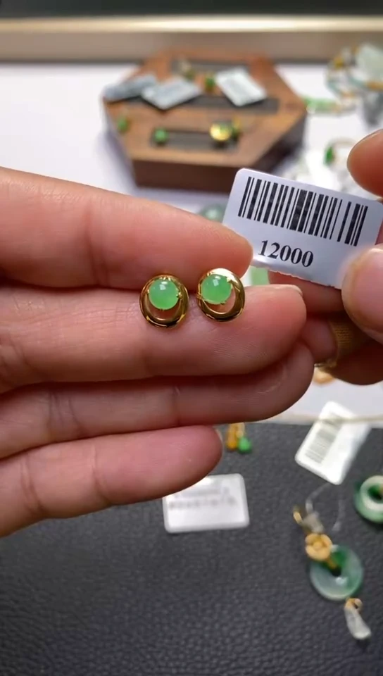 翡翠18K金镶嵌吊坠(不含链)耳钉净货12000