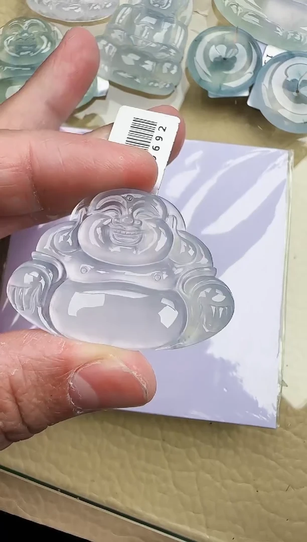 颈饰未镶嵌翡翠与**争缅甸翡翠a货