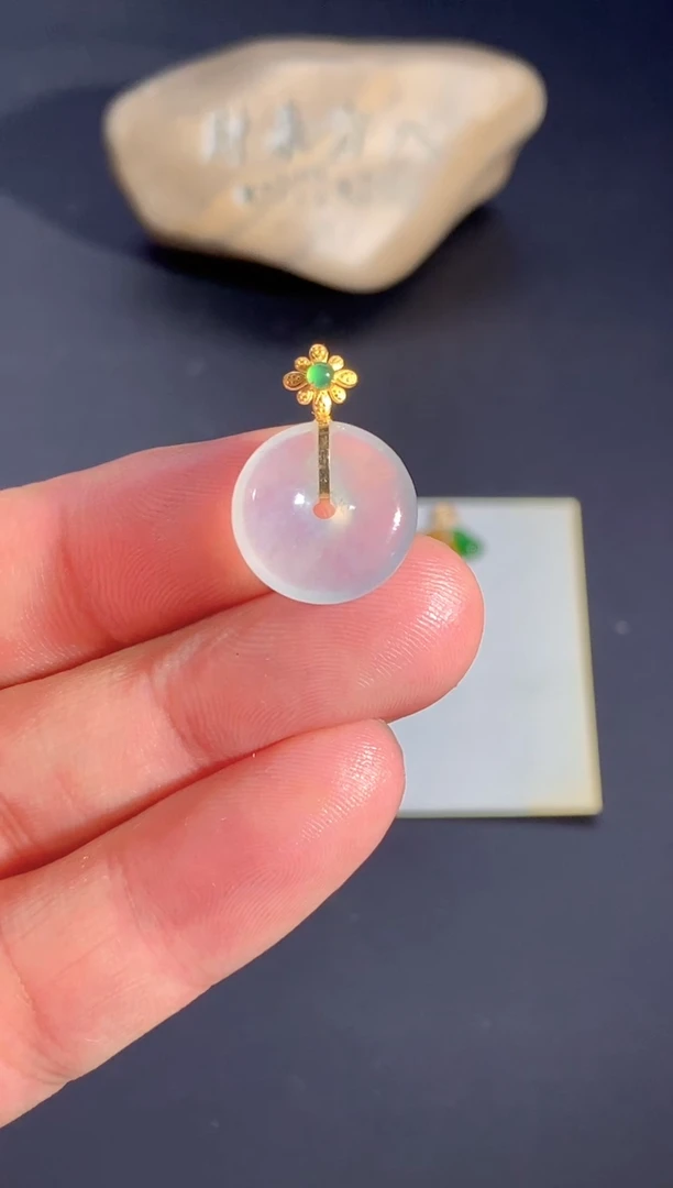 颈饰18K金镶嵌翡翠