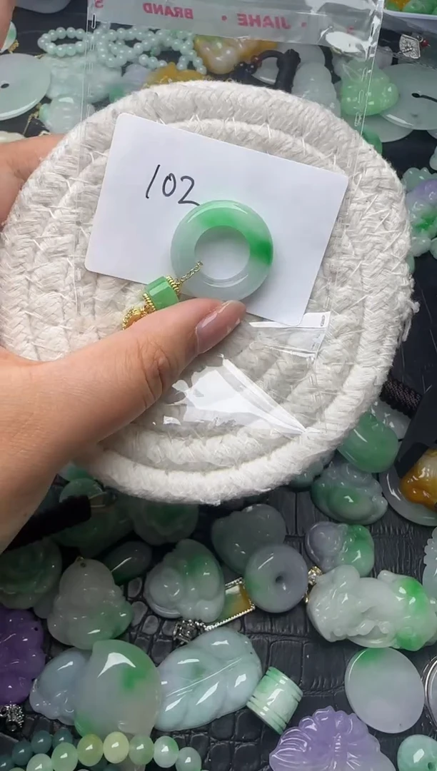 颈饰未镶嵌翡翠缅甸翡翠吊坠
