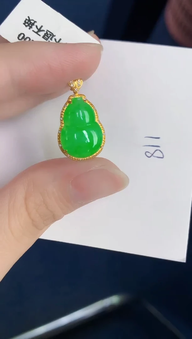 颈饰18K金镶嵌翡翠天然翡翠缅甸A货
