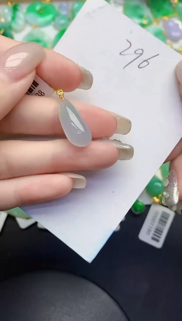 翡翠18K金镶嵌颈饰缅甸天然翡翠A货