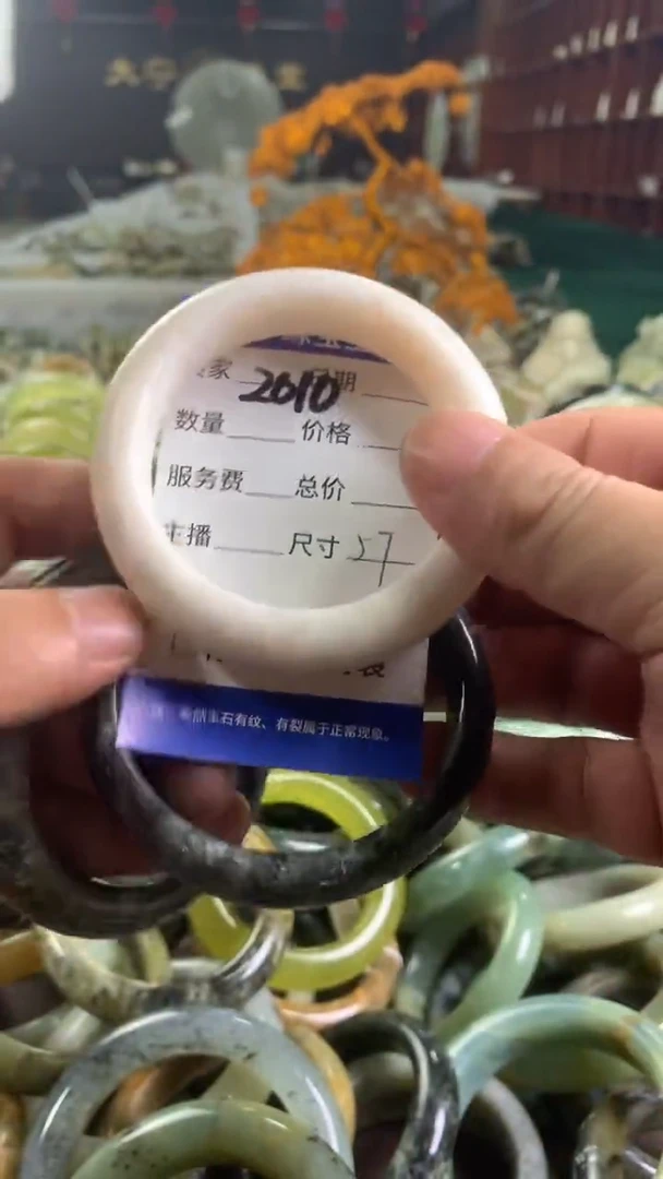 蛇纹石玉未镶嵌手镯2010