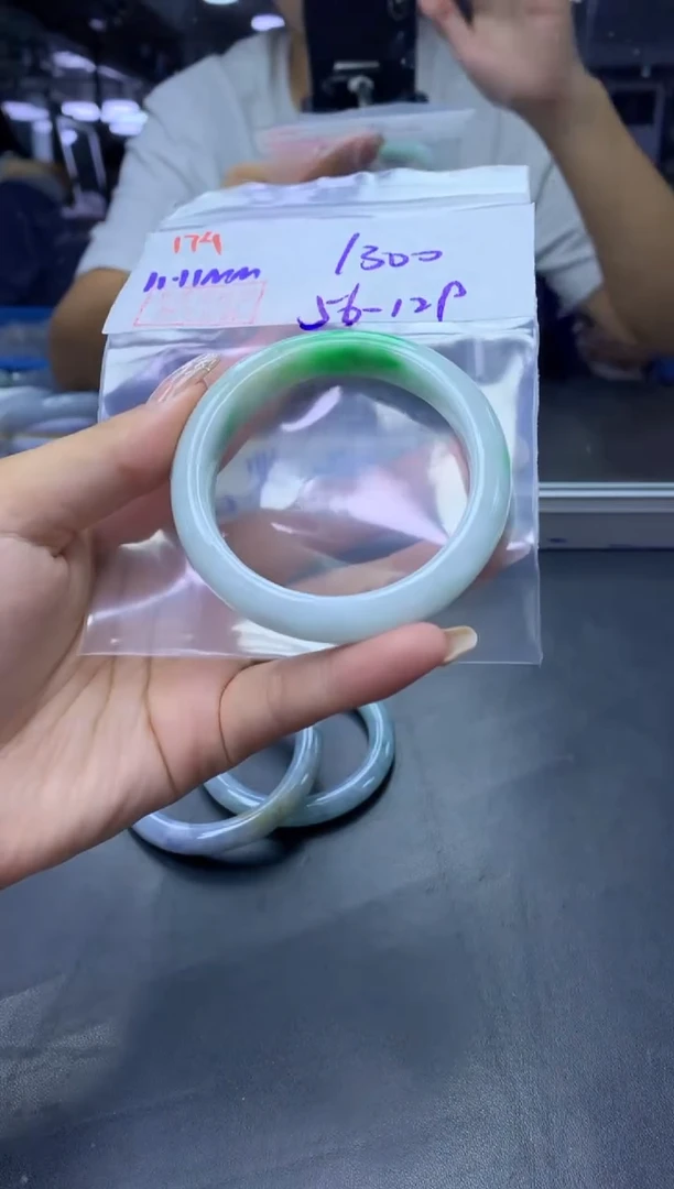 未镶嵌定制翡翠174手镯56+1300元+拍一发一