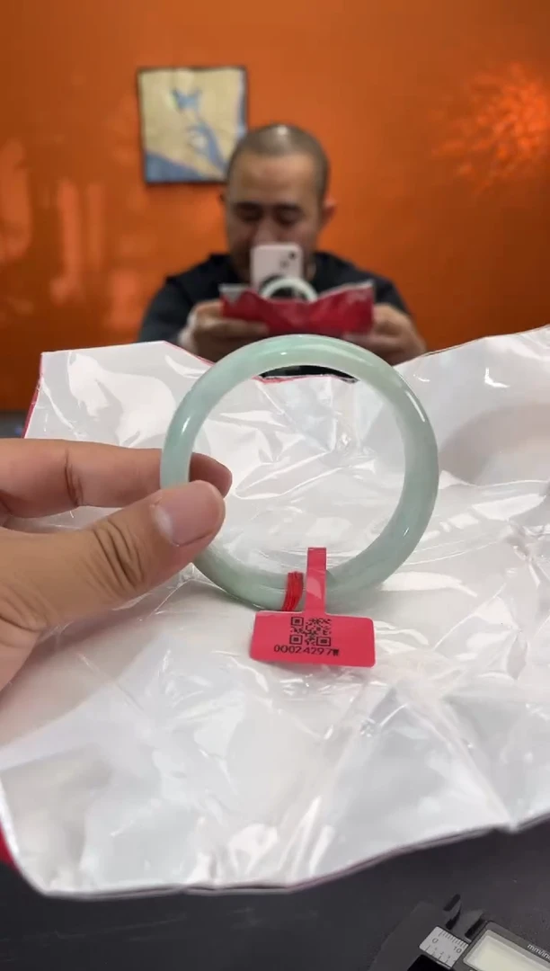 未镶嵌手镯翡翠7x         圈口60