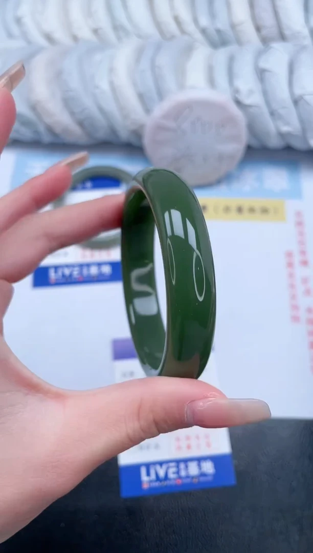 【闪购商品】石英质玉手镯未镶嵌橄榄绿色差偏大介意勿拍T27-60