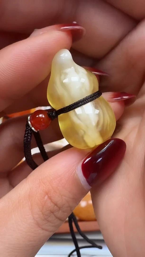 裸石琥珀未镶嵌如图