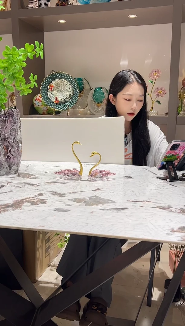水晶玻璃粉色小天鹅