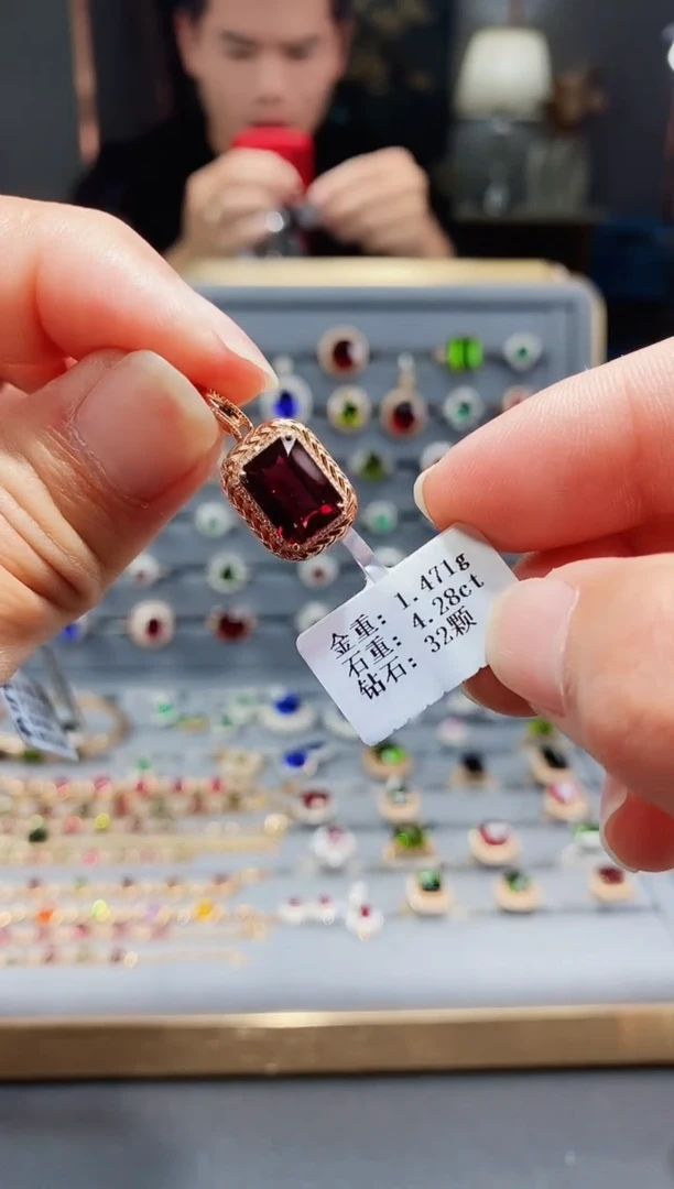 【闪购商品】石榴石颈饰18K金镶嵌4.28.