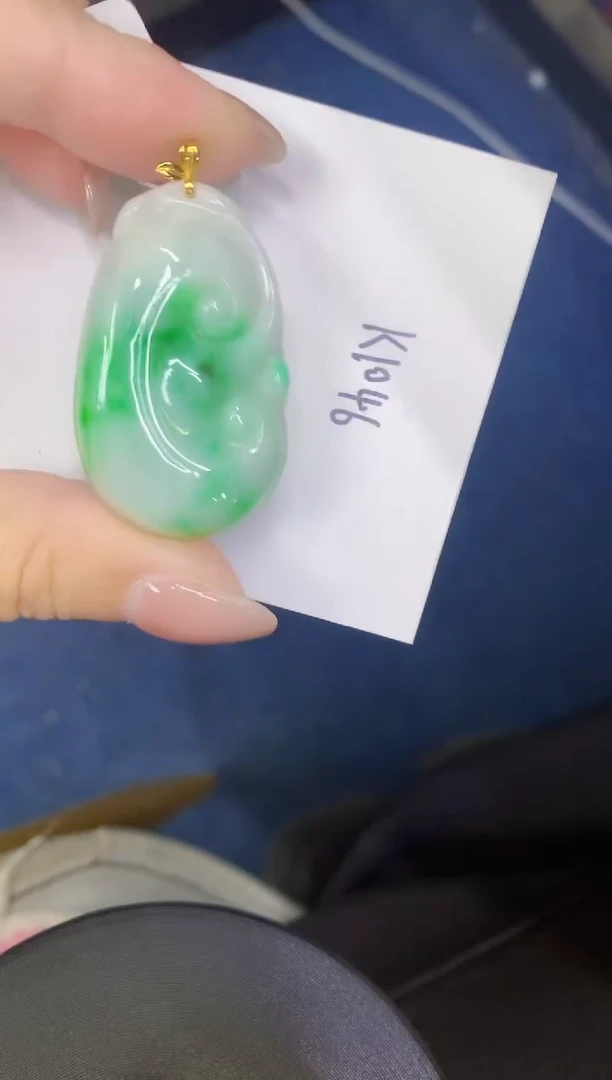 颈饰18K金镶嵌翡翠缅甸天然翡翠A货