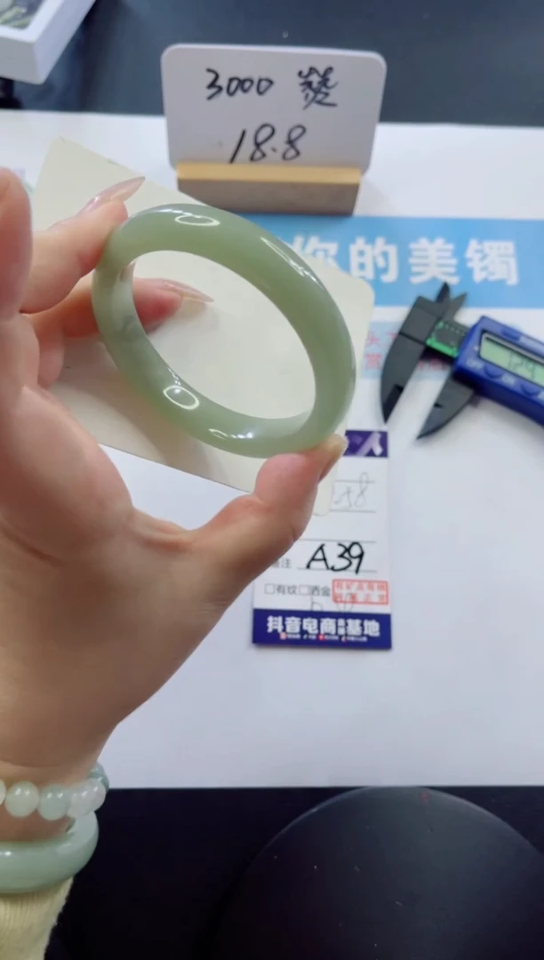 未镶嵌手镯石英质玉多样性发货A39