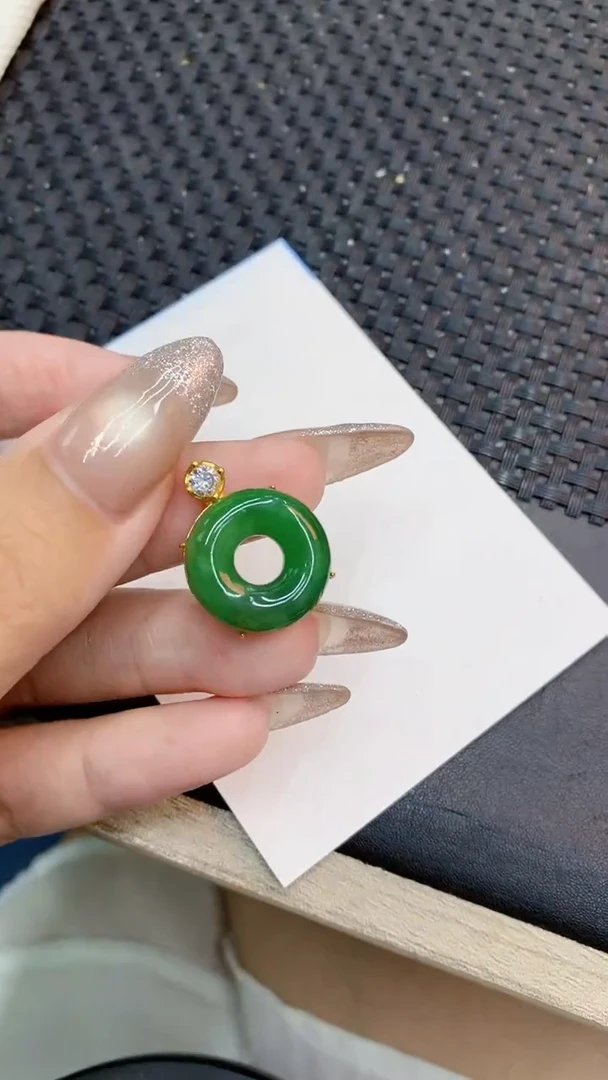 颈饰未镶嵌翡翠1