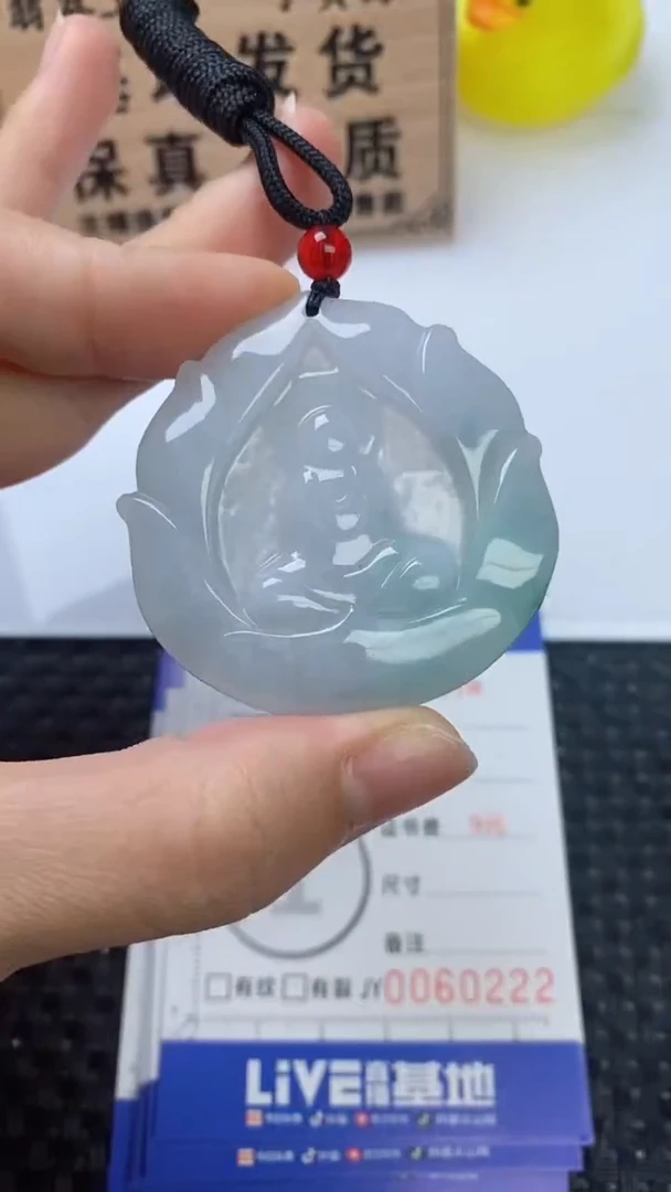 翡翠未镶嵌颈饰