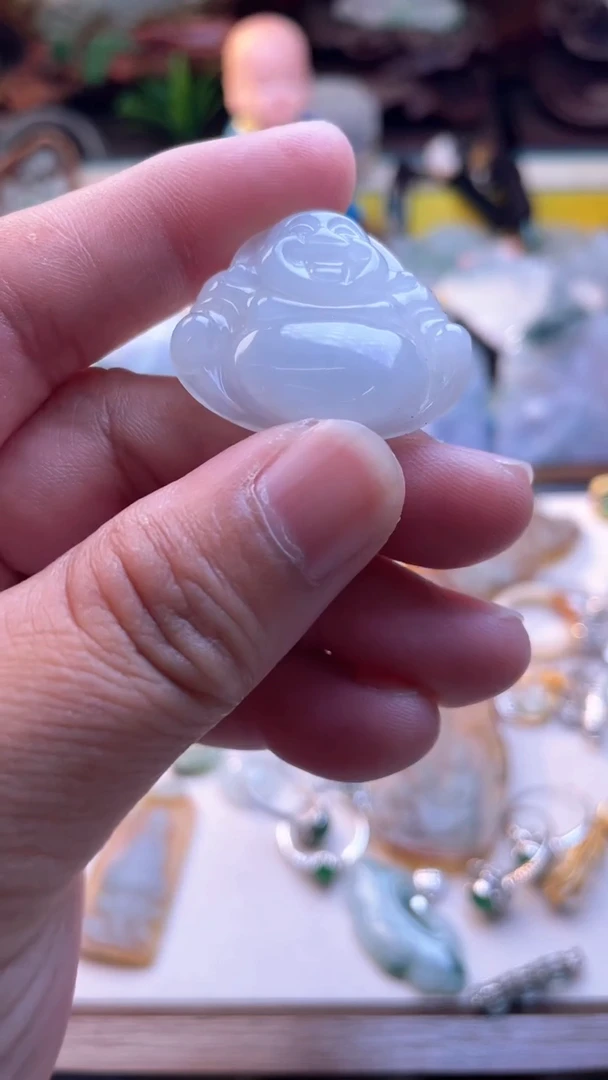 翡翠未镶嵌颈饰佛公