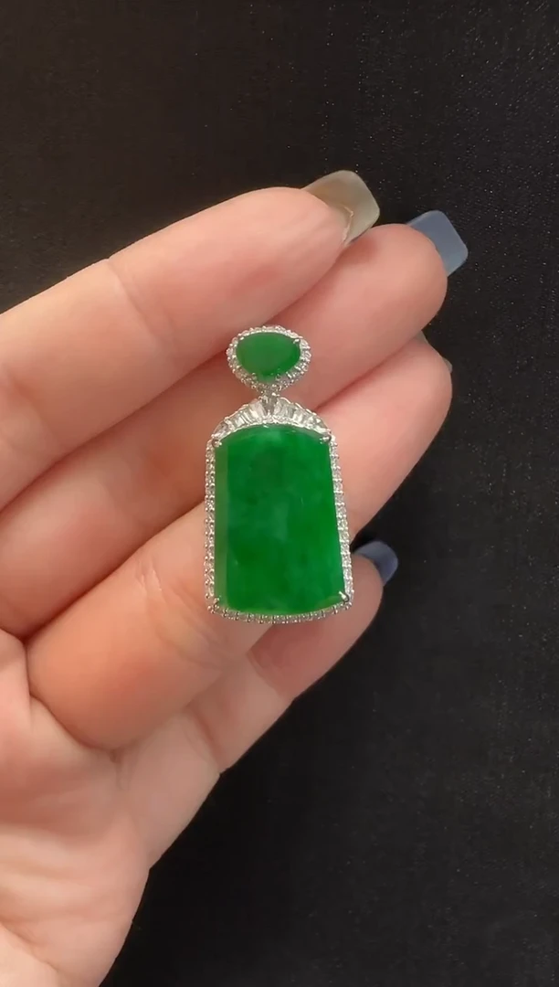 颈饰18K金镶嵌翡翠114无事牌一个