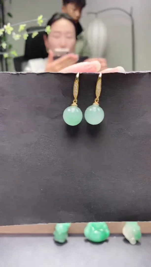 未镶嵌石英质玉耳坠耳坠