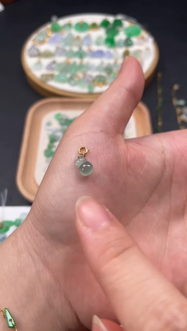 吊坠(不含链)18K金镶嵌翡翠一个JK608