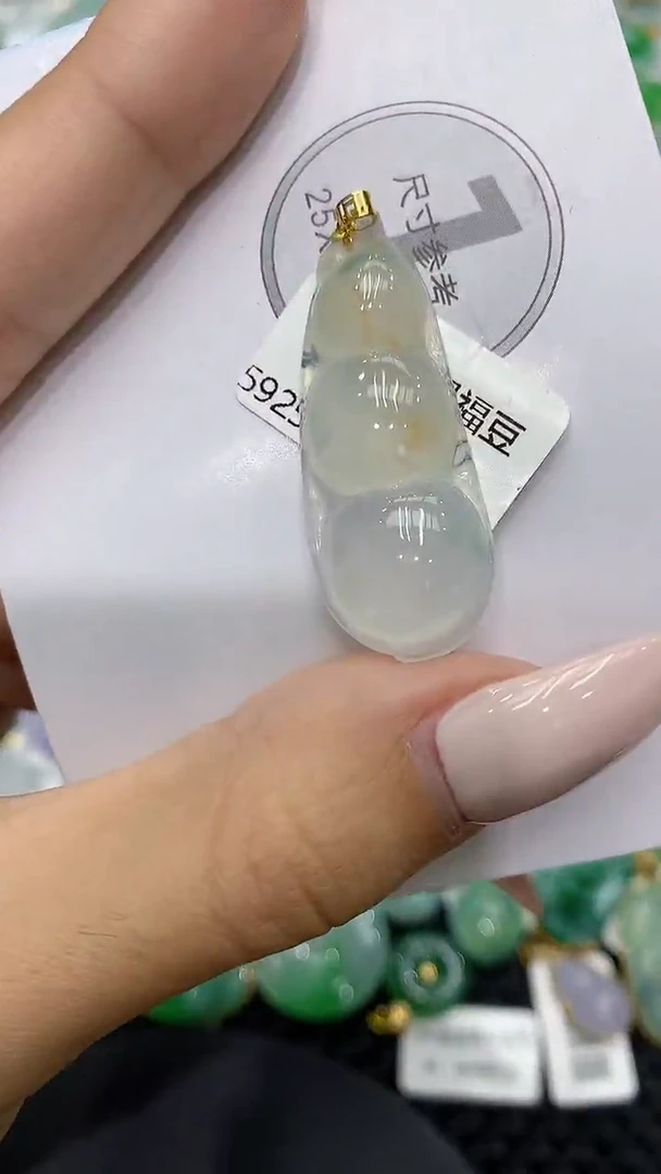 颈饰18K金镶嵌翡翠111111111111
