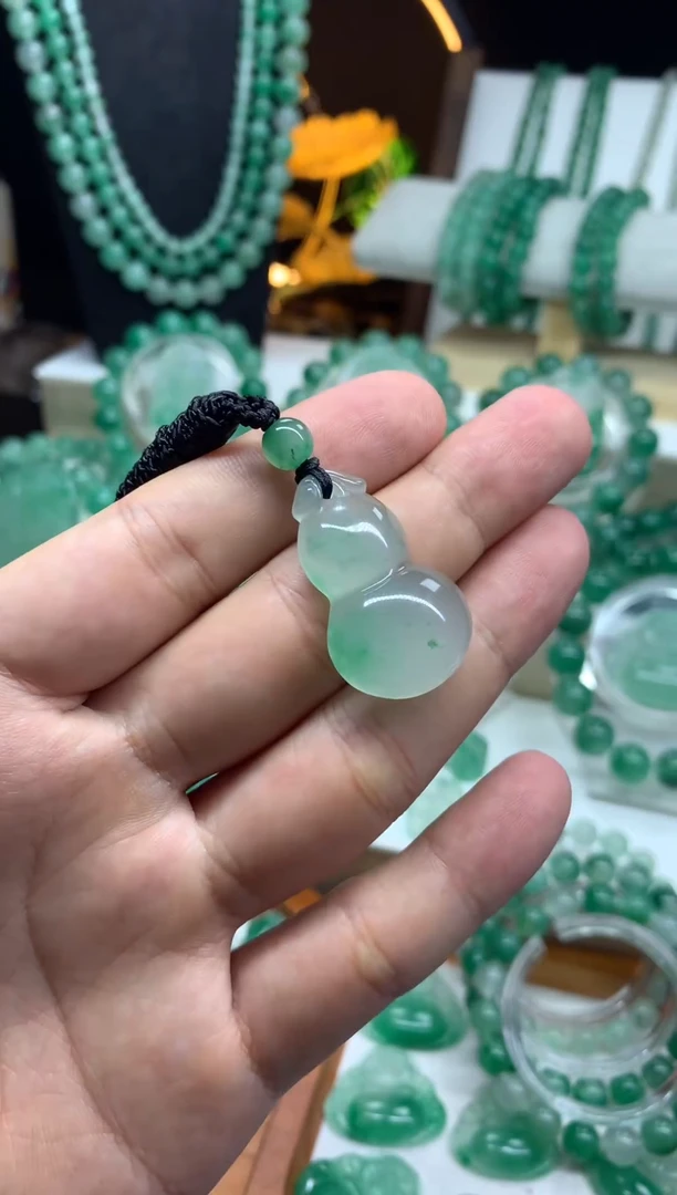 石英质玉（非洲翠）未镶嵌吊坠(不含链)葫芦零包容放漏