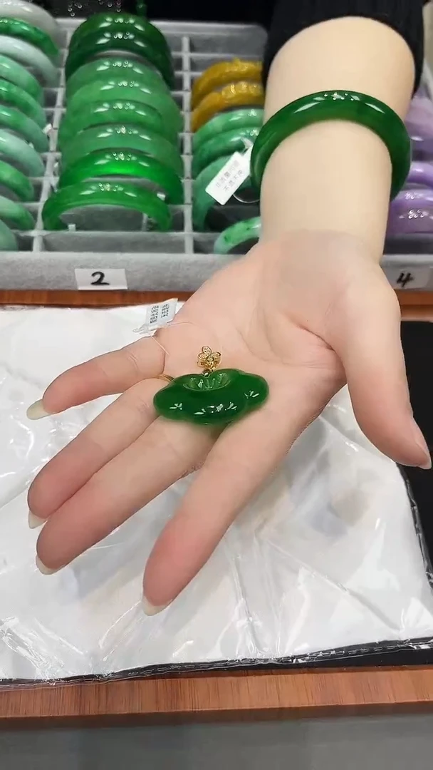 【闪购商品】砖雕s49    正阳绿平安扣吊坠