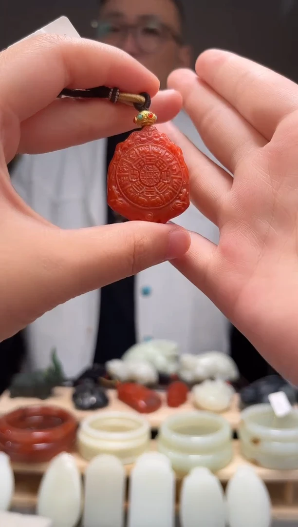 颈饰未镶嵌南红玛瑙吊坠