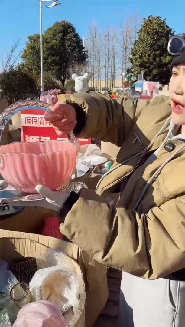 【闪购商品】玻璃C-海燕微瑕花瓶--P3N1H