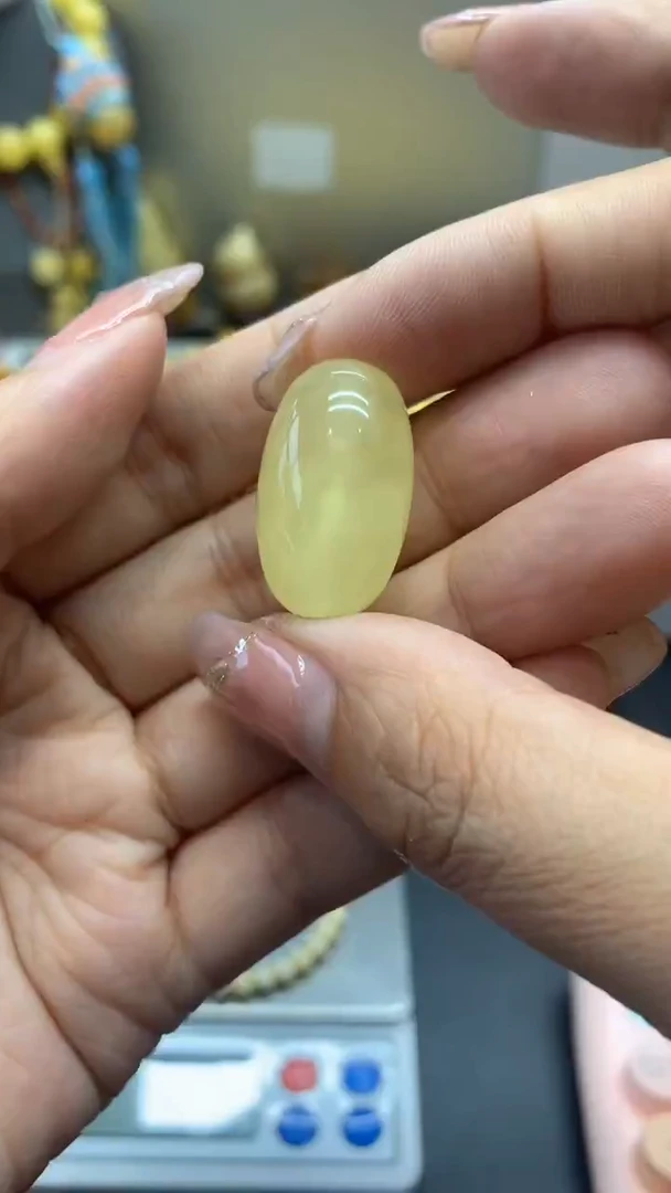 未镶嵌琥珀珠宝奇石606