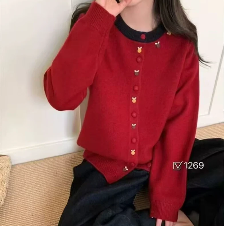 春季新款甜妹减龄钩花拼色单排扣同色扣线衫女软糯叠穿外搭针织衫