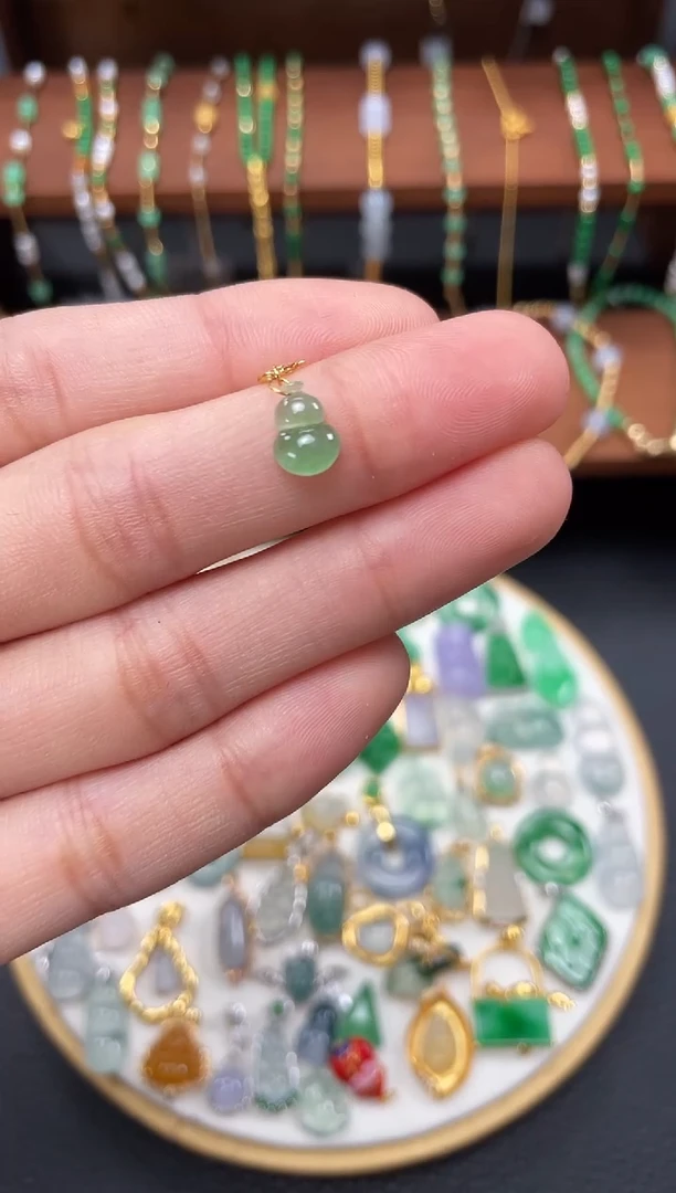 【闪购商品】翡翠吊坠(不含链)18K金镶嵌一个   JK456