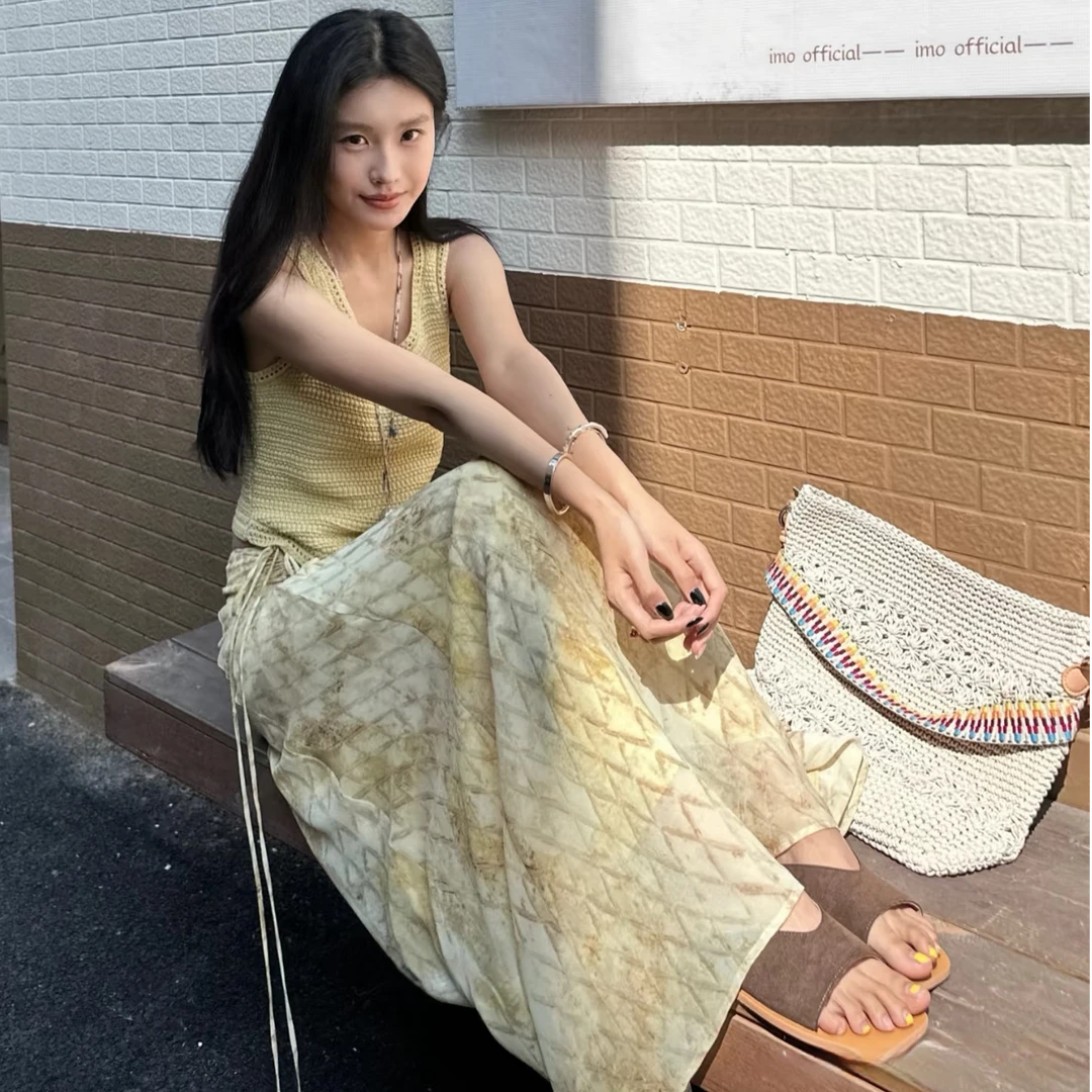 【吉维尼花园】简约圆领针织背心＋日落晚霞晕染高腰半身裙两件套装