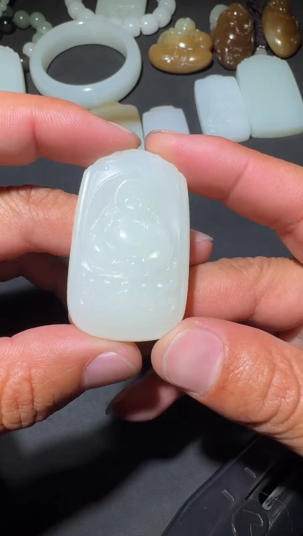 未镶嵌和田玉（糖玉）挂件和田玉