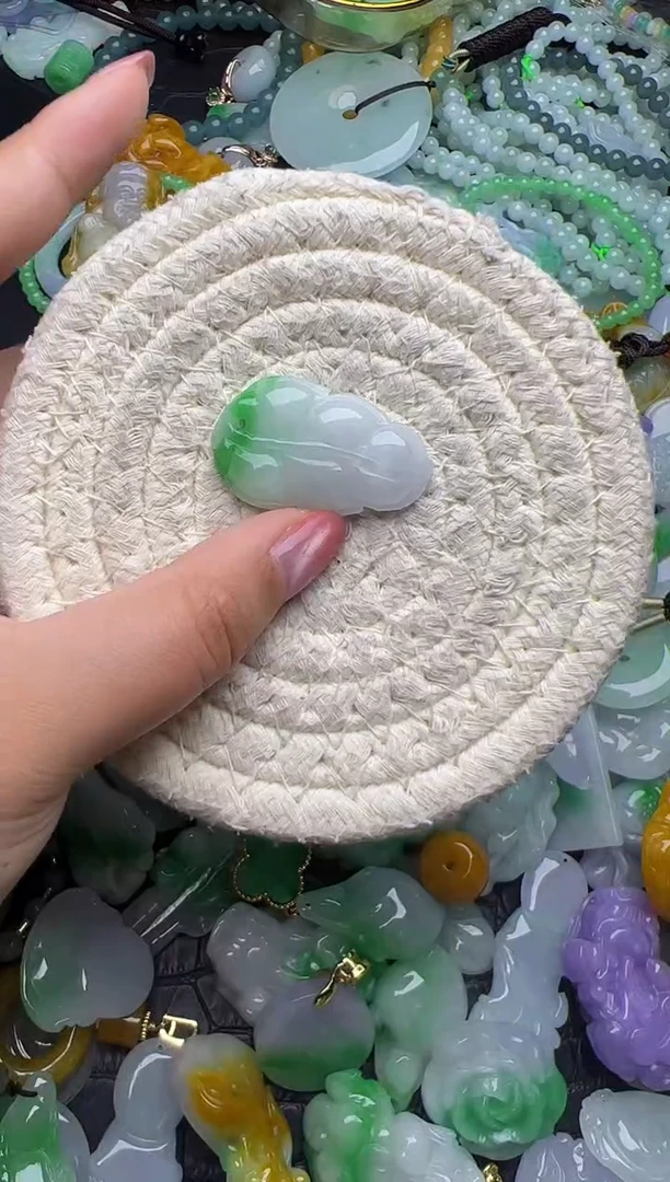 颈饰未镶嵌翡翠天然缅甸翡翠吊坠