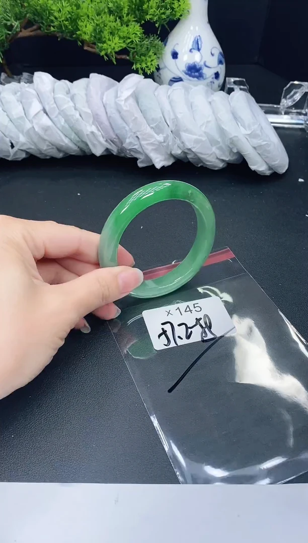 未镶嵌手镯翡翠145