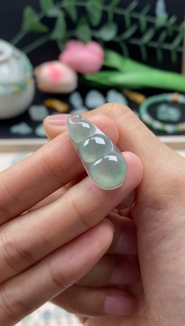 【闪购商品】翡翠颈饰未镶嵌翡翠晴底福豆