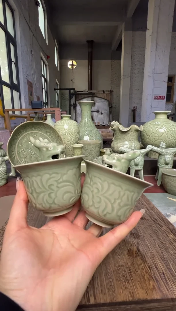 微瑕耀州窑龙头公平杯一对