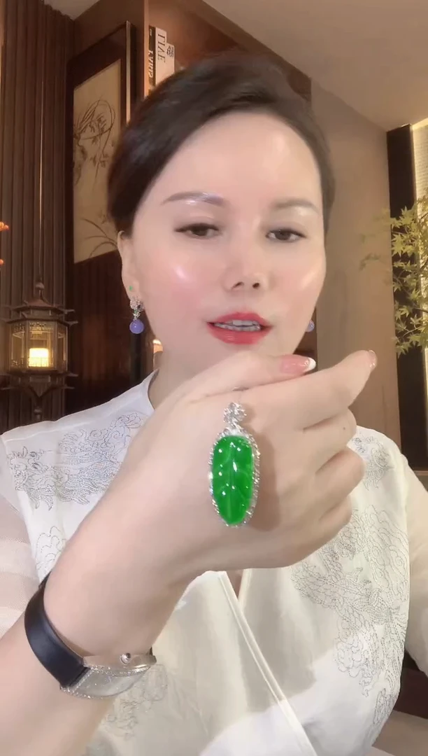 吊坠(不含链)18K金镶嵌翡翠C106
