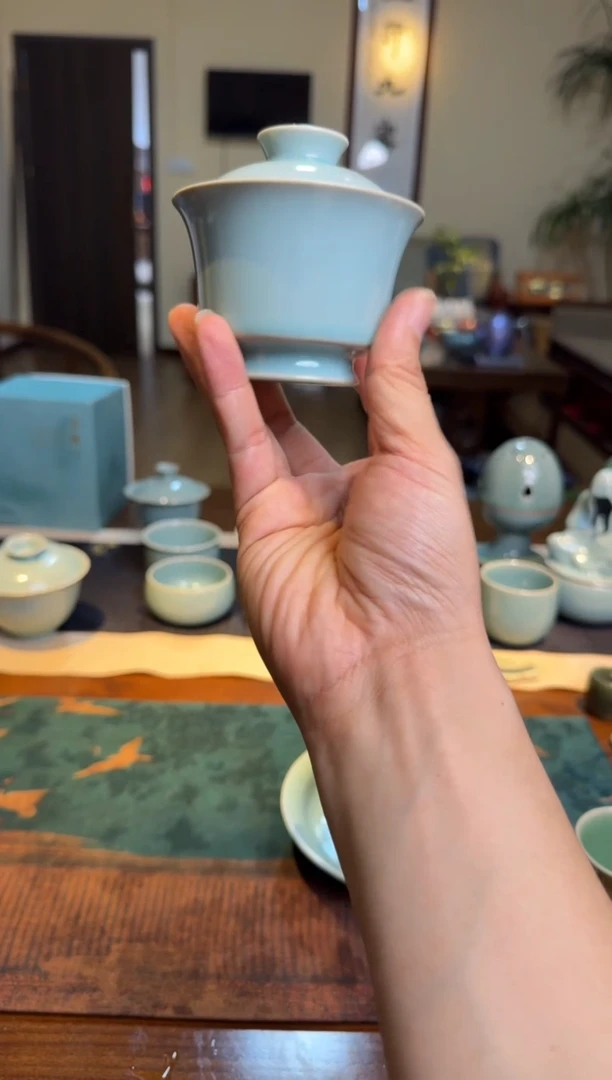 32-7卷足马蹄两才（海英底款）