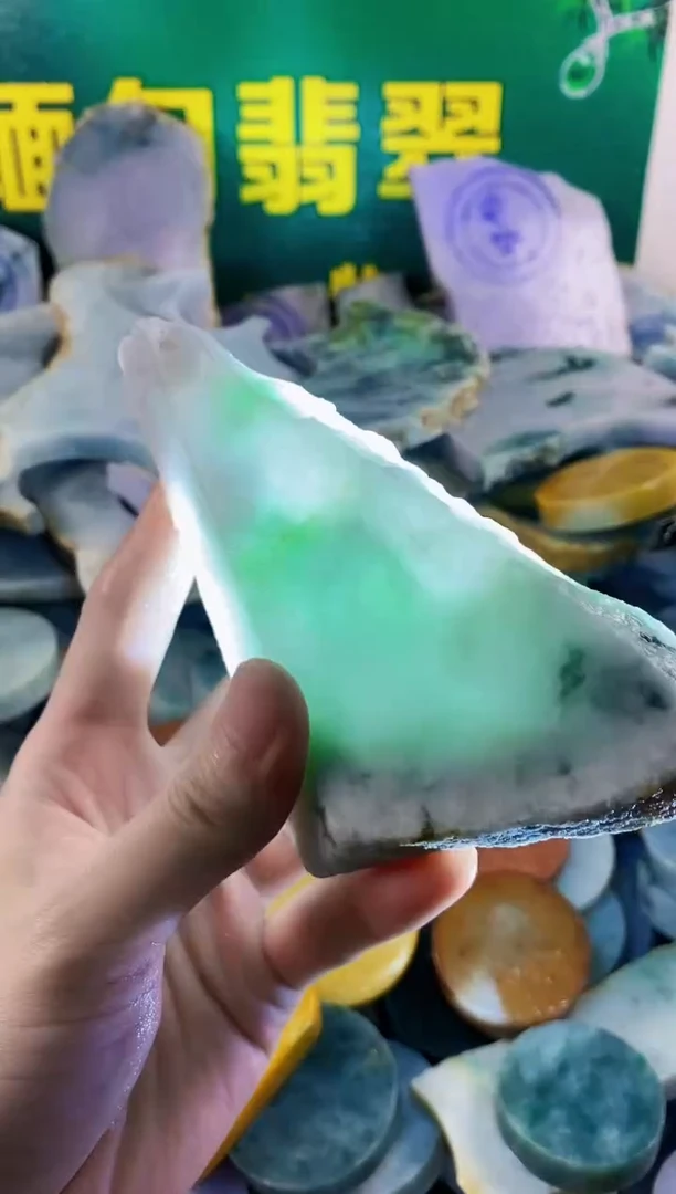 翡翠未镶嵌颈饰纯天然A货翡翠100