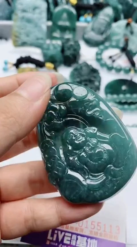 颈饰未镶嵌翡翠