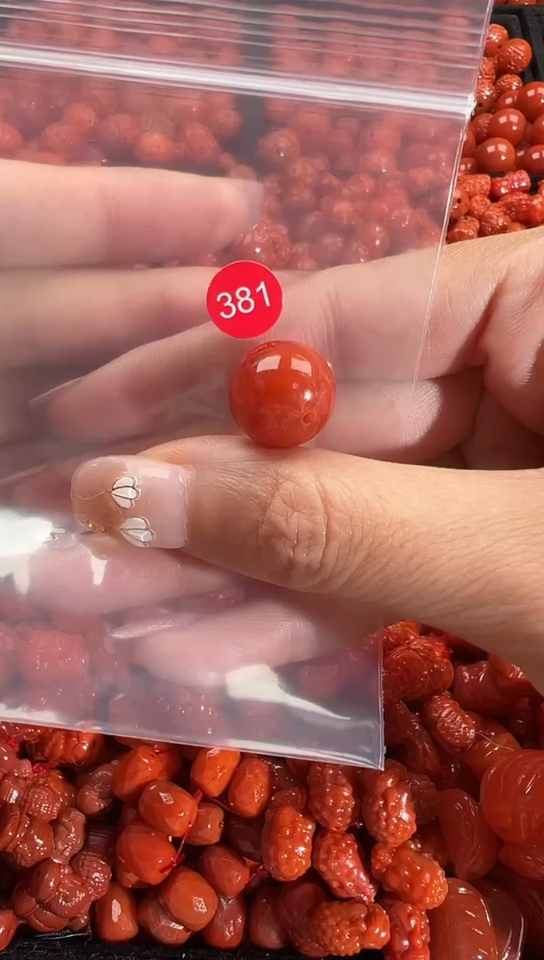 颈饰未镶嵌南红玛瑙1