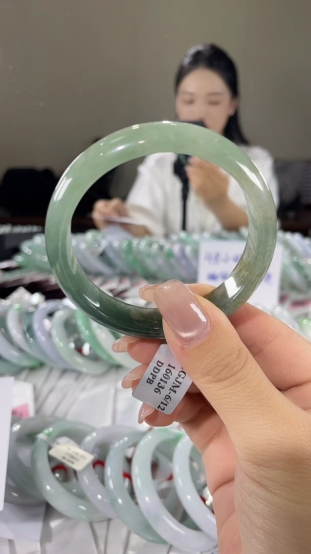 未镶嵌手镯翡翠翡翠手镯