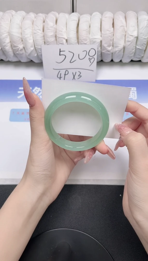 未镶嵌手镯石英质玉42-53.2