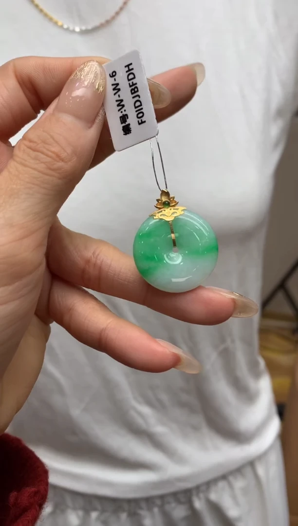 【闪购商品】翡翠颈饰18K金镶嵌平安扣