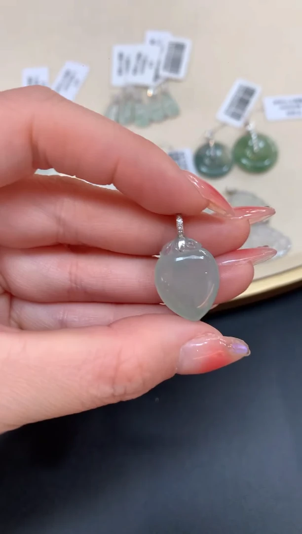 【闪购商品】翡翠吊坠(不含链)18K金镶嵌A774|1680