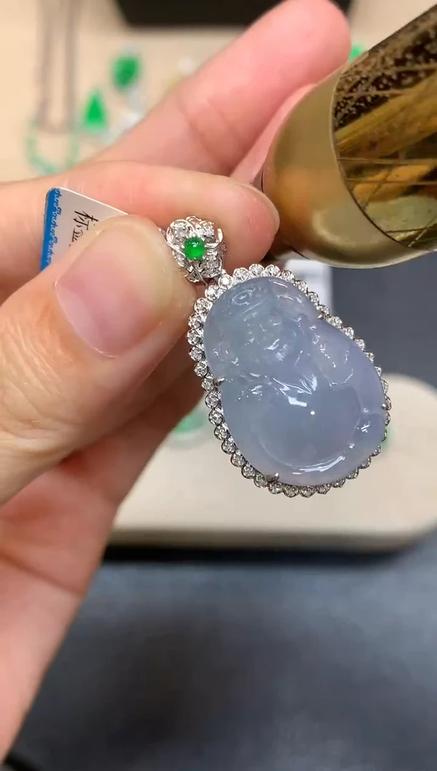 颈饰18K金镶嵌翡翠财神【无服务费