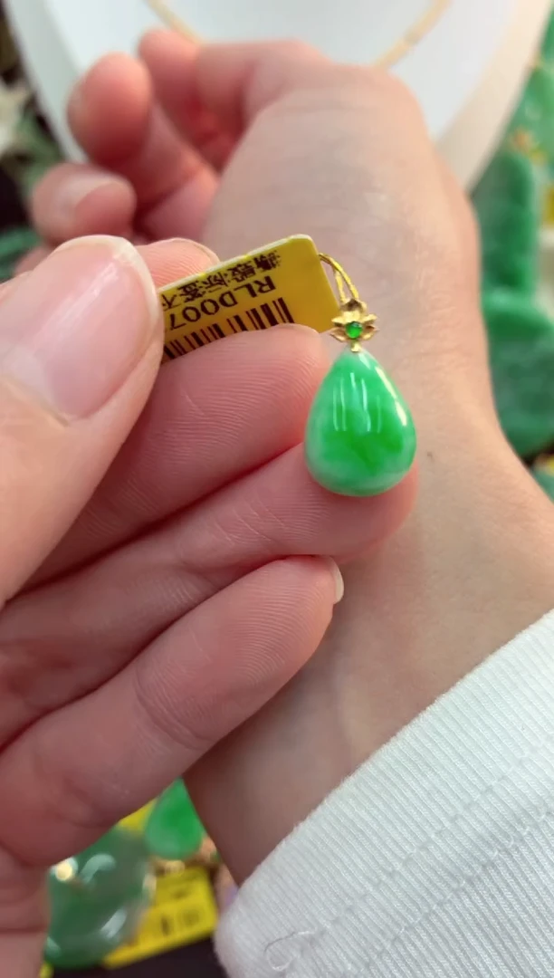 吊坠(不含链)18K金镶嵌翡翠天然缅甸翡翠A货