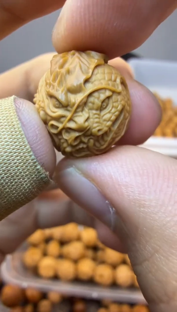 吊坠猴头核桃龙蛇之变