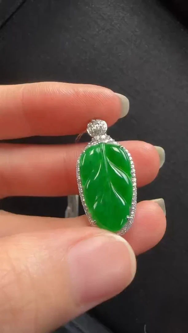 【闪购商品】翡翠颈饰18K金镶嵌030叶子一个